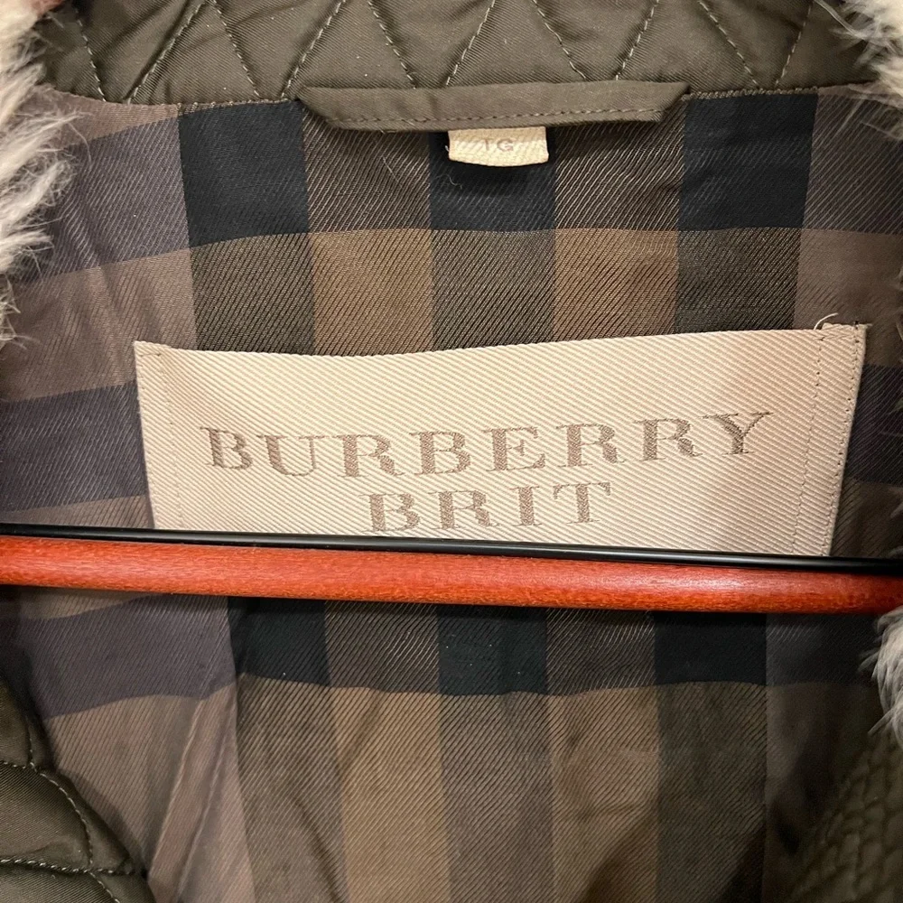 Burberry Olive Quilted Bomber Jacket with Cream Collar - Picture 2 of 7
